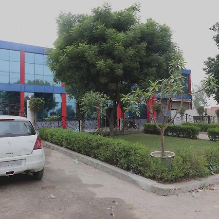 Hotel O Mulaqat Dadri Екстер'єр фото